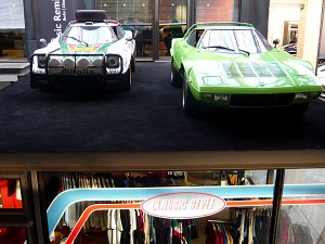 Lancia Stratos Safari(li.), Straßenversion(re.)