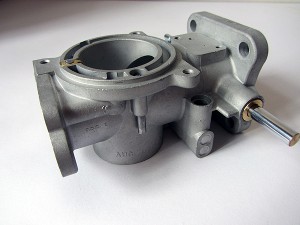 Vergaserkörper: im Ultraschallbad gereinigt, mit Glasperlen gestrahlt und hartverchromter Drosselklappenwelle ausgestattet.