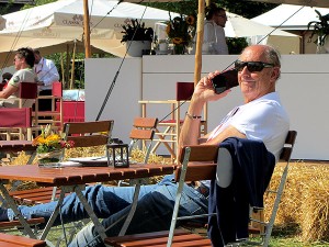 Classic Days 2015 - KlassikAuto Berlin Hans Joachim Stuck nimmt eine kleine Auszeit vor der nächsten Autogrammstunde